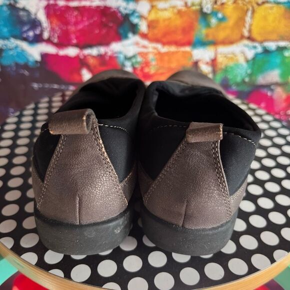 Cloudsteppers By Clarks Womens Comfort Shoes Brown Soft Cushion Slip On Size 7 M - Picture 6 of 7